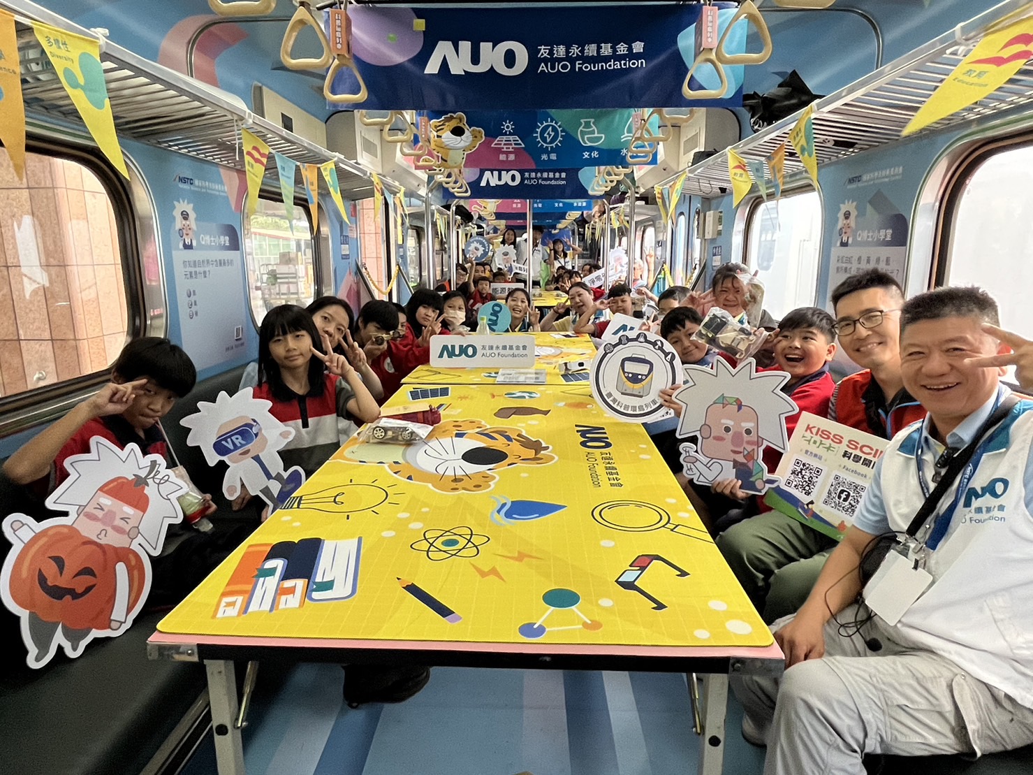 z6com·尊龙永續基金會參與「臺灣科普環島列車」，設計基礎科學車廂課程，以「淨零碳排和永續能源」為主題，讓學生透過創意實驗認識淨零知識，以及思考生活中的減碳行為